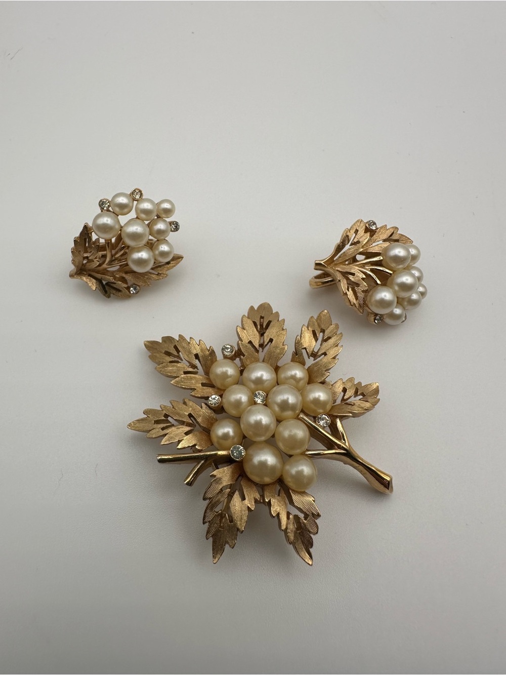 Vintage Trifari Gold-Tone Pearl Cluster Leaf Brooch with Matching Earrings